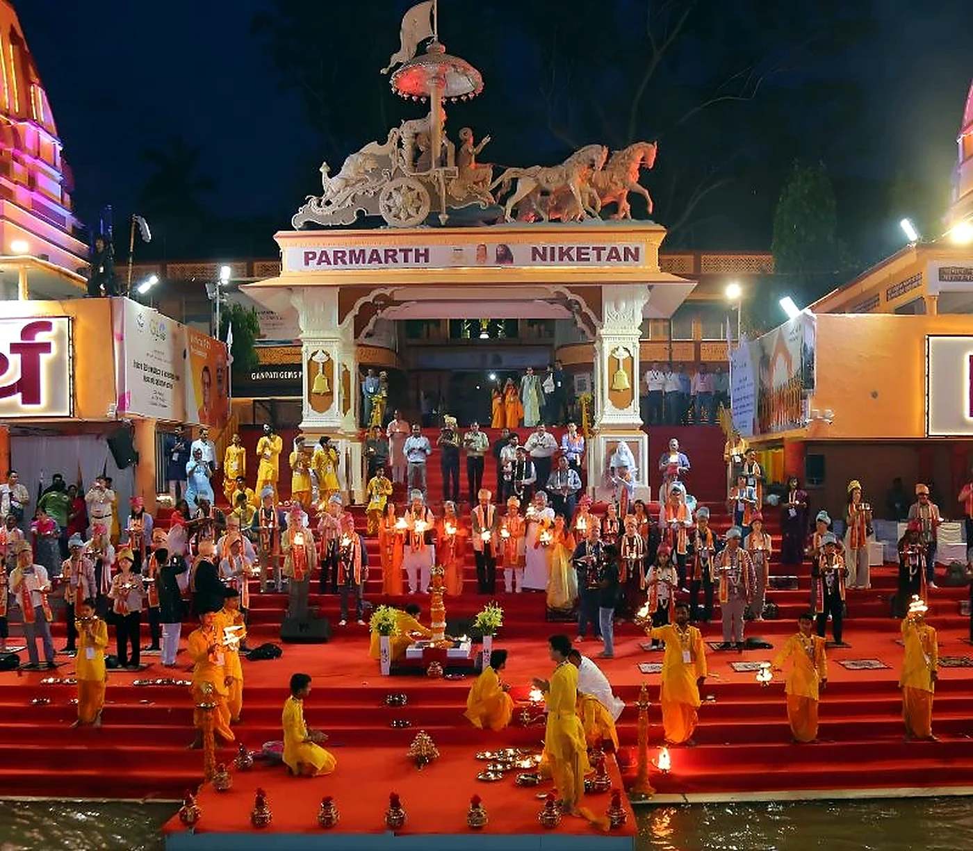 Evening Ganga aarti at Parmarth Niketan in Rishikesh