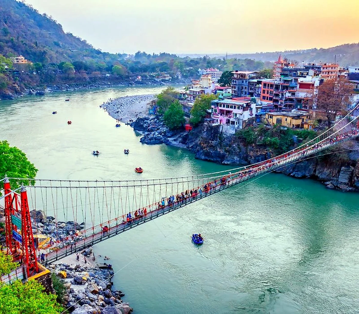 Ram Jhula crossing the Ganga in Rishikesh