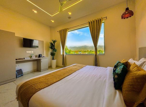 best resorts in rishikesh